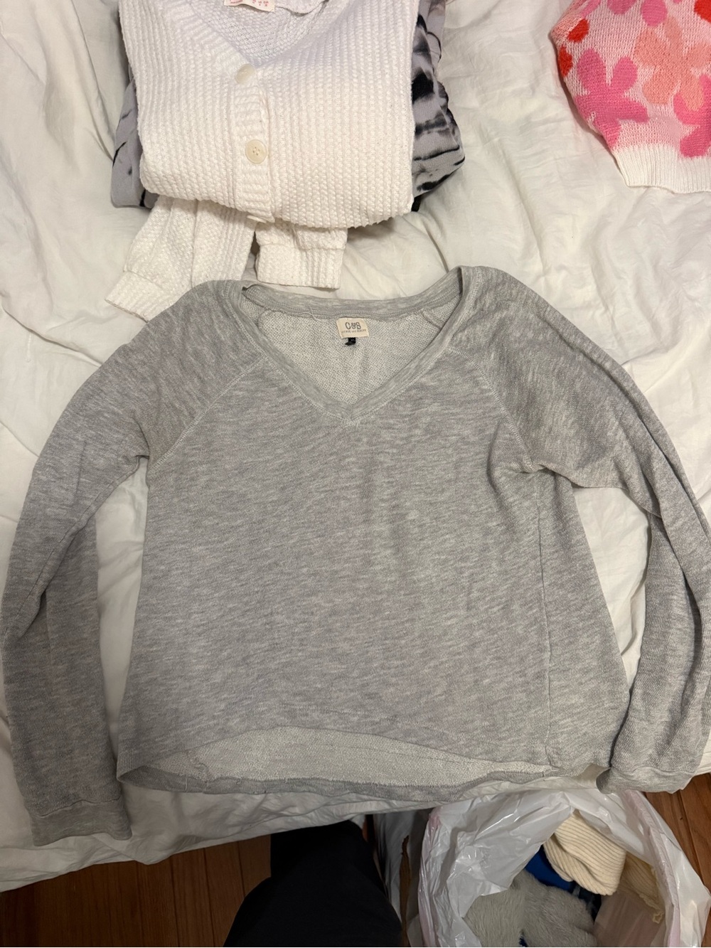 C&C California Heather Gray V-Neck Lightweight Pullover